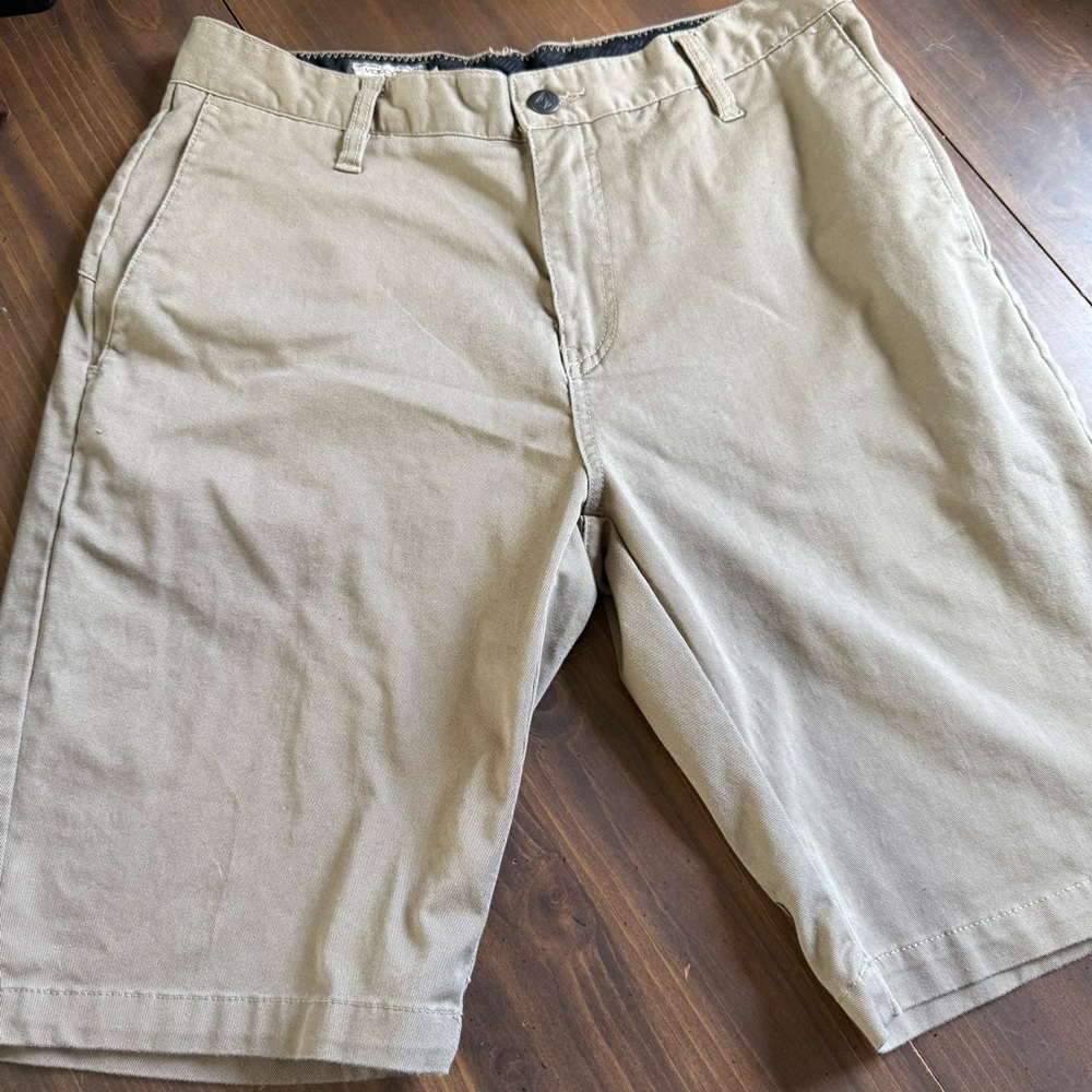 Volcom Classic Tan Men's Flat Front Shorts Size‎ 30 Preppy